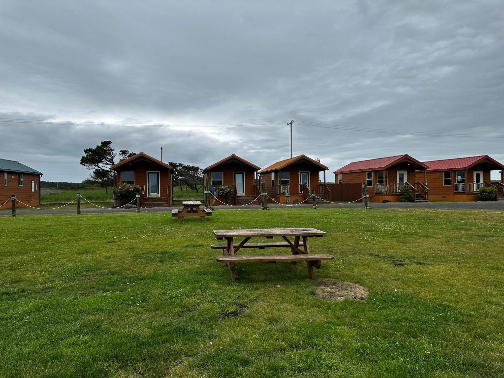 Westport Inn Cabins Exterior photo